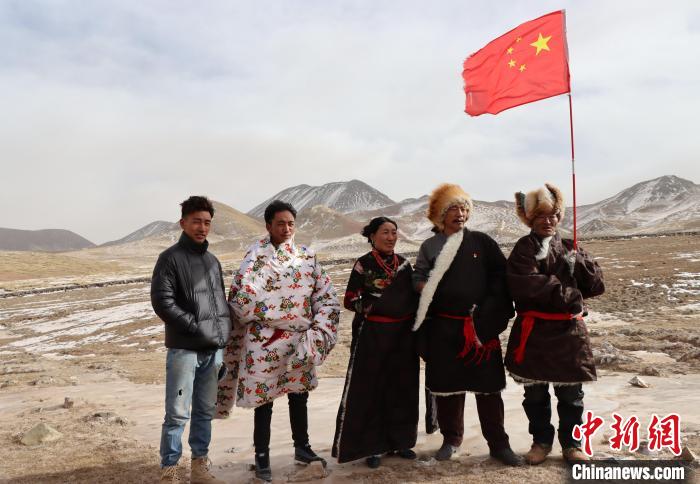 圖為青海省治多縣索加鄉(xiāng)干部群眾。(資料圖) 治多縣委宣傳部 供圖