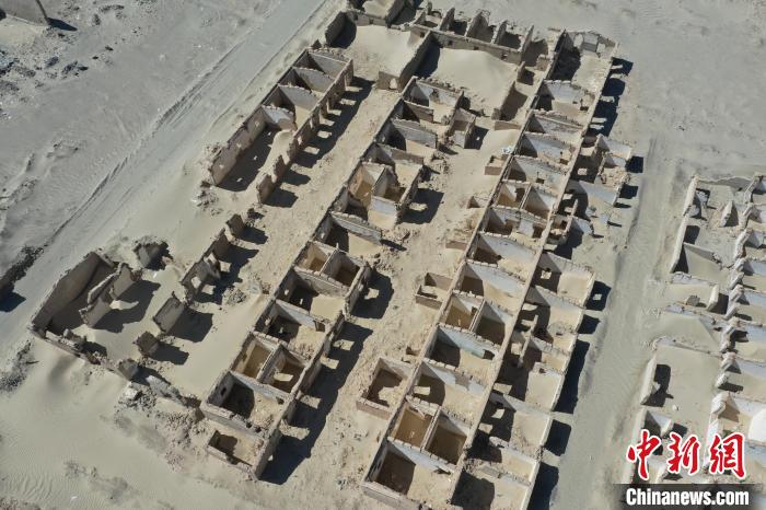 航拍青海省海西蒙古族藏族自治州茫崖市冷湖石油工業(yè)遺址保護區(qū)?！●R銘言 攝