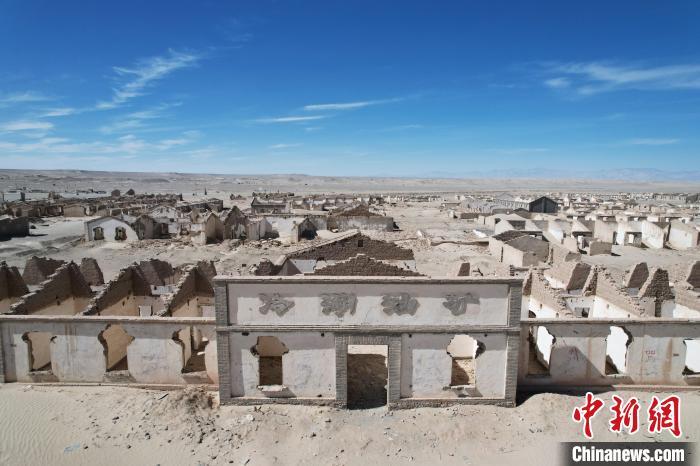 航拍青海省海西蒙古族藏族自治州茫崖市冷湖石油工業(yè)遺址保護區(qū)?！●R銘言 攝
