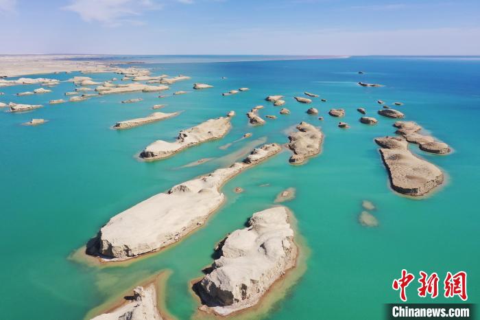 航拍青海大柴旦烏素特水上雅丹奇特景觀?！●R銘言 攝