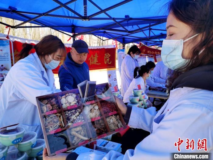 圖為中藥展示?！?zhí)砀?攝