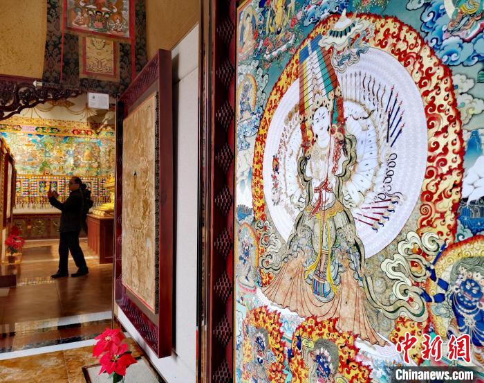 圖為熱貢唐卡。　張?zhí)砀?攝
