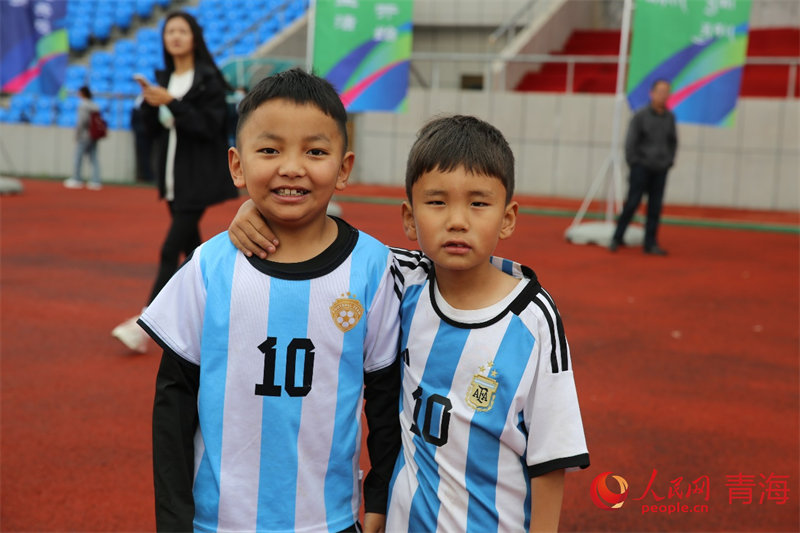 小小足球員。人民網(wǎng) 馬可欣攝