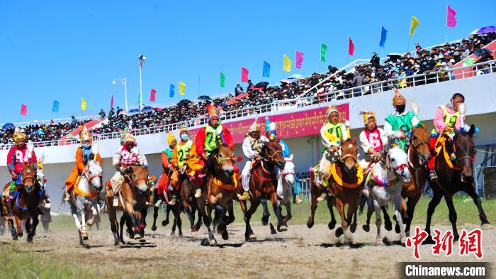 圖為開賽瞬間?！垈?攝