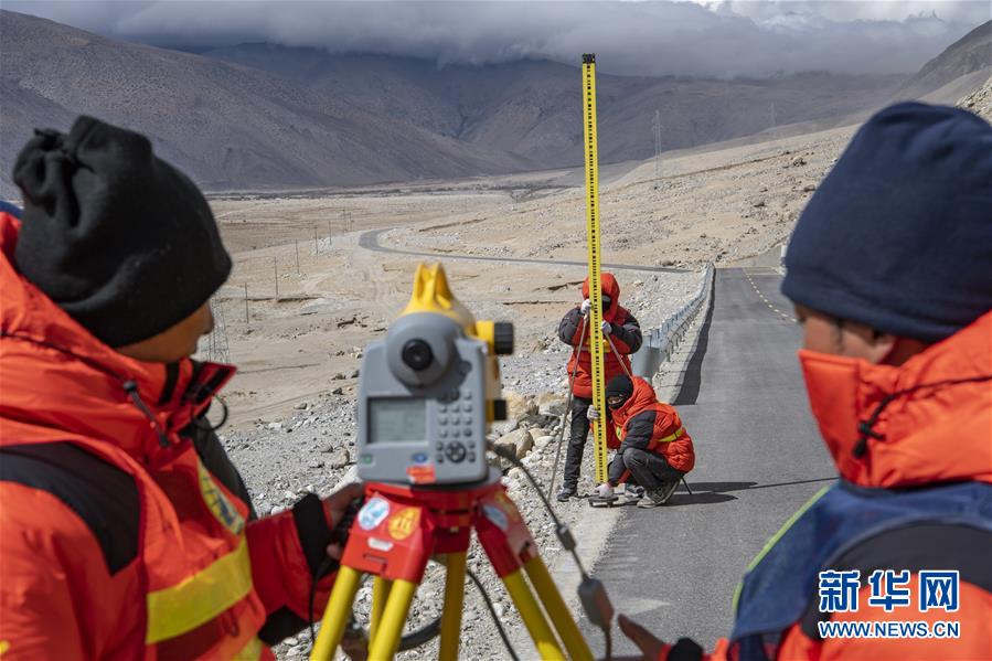 （新華全媒頭條·圖文互動）（10）往更高處長、往長春北京方向移動——來自海拔8848.86米的報告