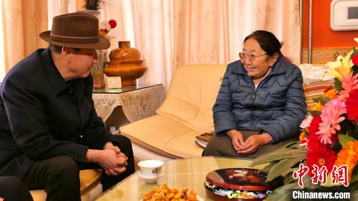 西藏自治區(qū)黨委統(tǒng)戰(zhàn)部部長旦科一行慰問黨外人士、愛國宗教人士及歸國藏胞