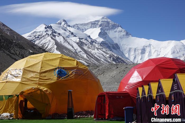 5月9日的珠峰北坡登山大本營。　冉文娟 攝