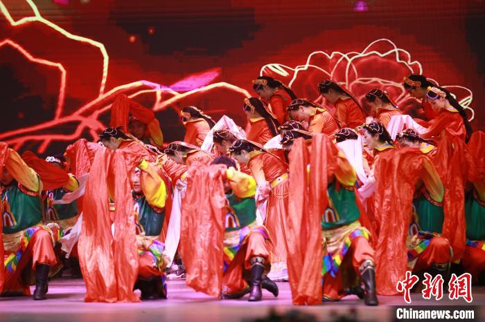 圖為農(nóng)行西藏分行演出現(xiàn)場(chǎng)。　農(nóng)行西藏分行 供圖