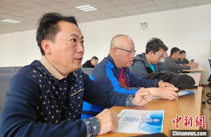 圖為培訓(xùn)會現(xiàn)場?！∝暽＠?攝