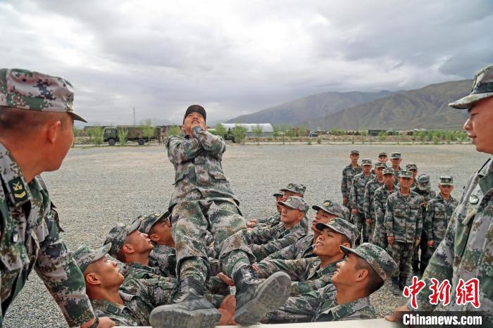 信任背摔?！《魏晡?攝