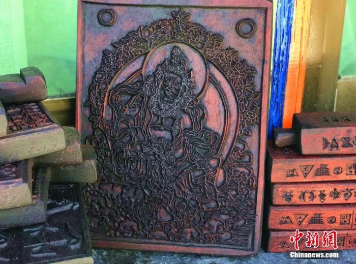 圖為普松雕刻技藝傳承人嘎瑪曲扎創(chuàng)作的雕刻作品。 <a target='_blank' ><p  align=