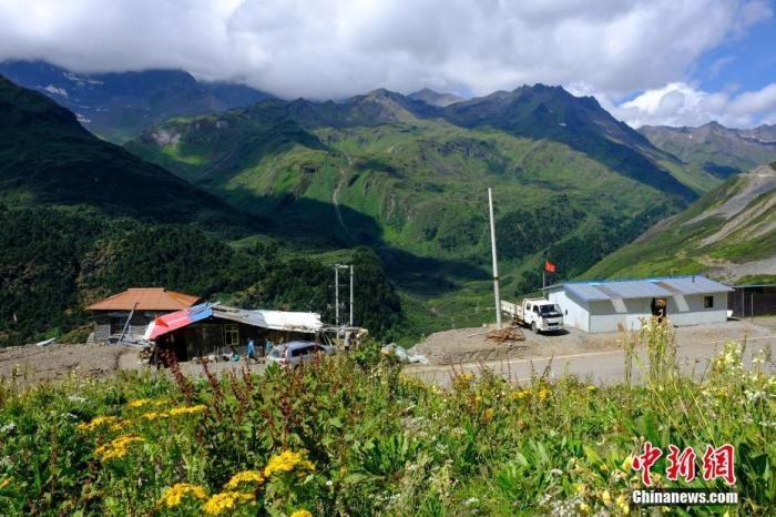 圖為8月6日，玉麥鄉(xiāng)卓嘎、央宗姐妹的牧場風(fēng)光。 <a target='_blank' ></p><p  align=