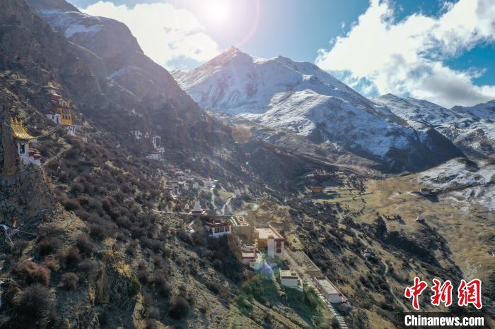 資料圖為拉薩市達(dá)孜區(qū)境內(nèi)的扎葉巴寺。　貢嘎來松 攝