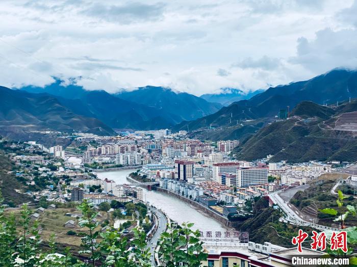 圖為“藏東明珠”昌都?！±罱瓕?攝