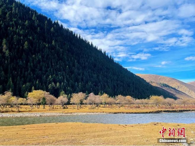 資料圖：西藏類烏齊秋日風光。冉文娟 攝