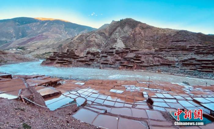 資料圖為芒康千年古鹽田。 <a target='_blank' ><p  align=