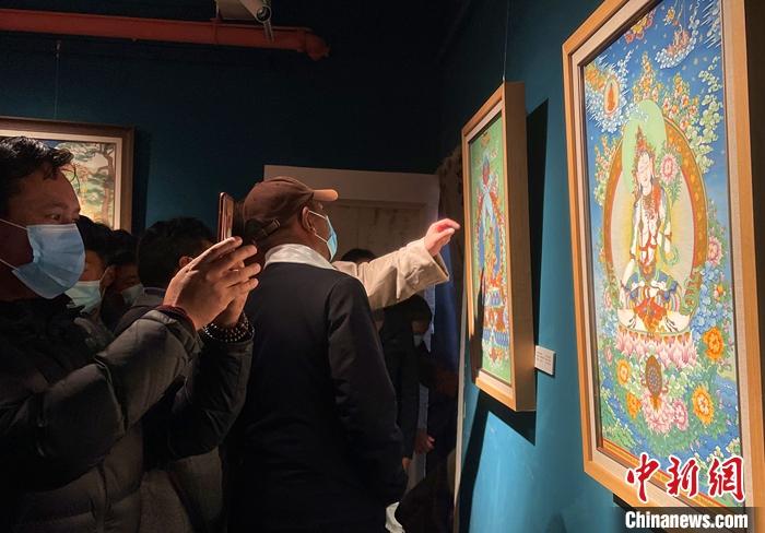 11月17日，由西藏自治區(qū)文學藝術界聯(lián)合會主辦的第七屆“見即愿滿”西藏精品唐卡展在拉薩拉開帷幕。 <a target='_blank' href='/'><p  align=