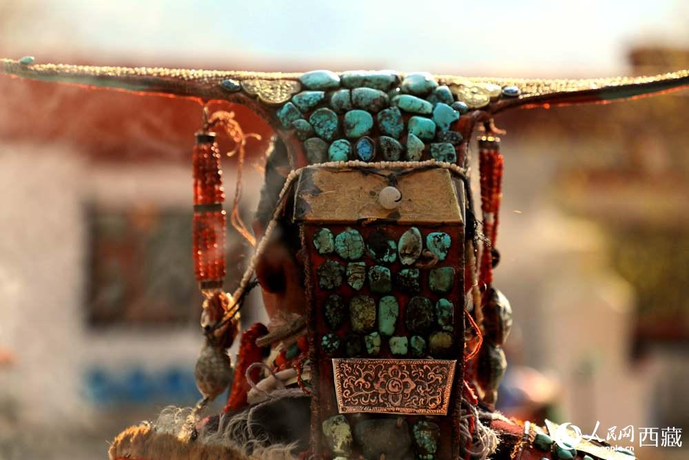 “飛天服飾”頭飾。人民網(wǎng) 李海霞攝