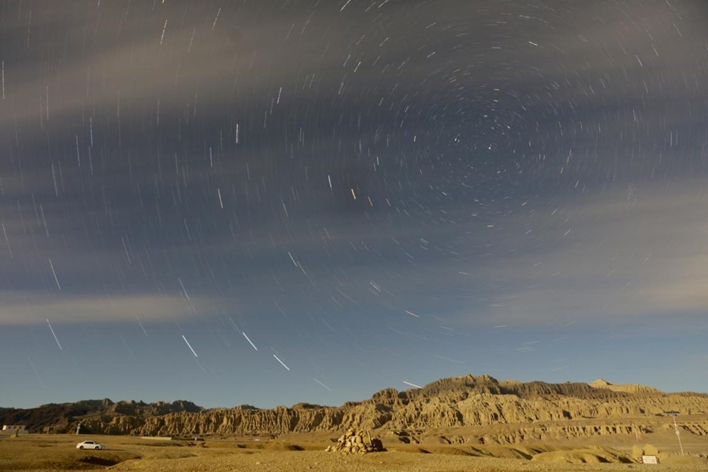 札達(dá)土林上空的星空。旦真次旦攝