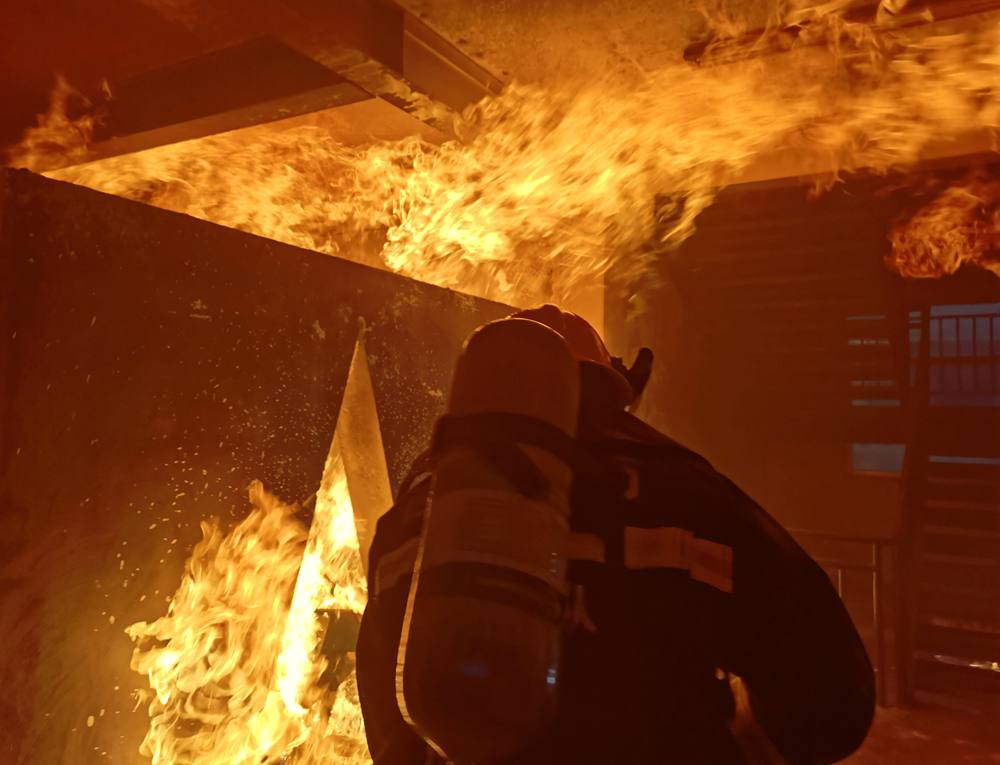 畫面“燃爆”。