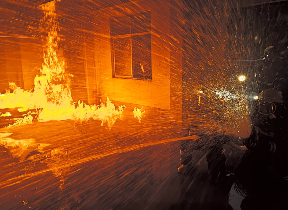 滅火救援演練，畫面震撼。