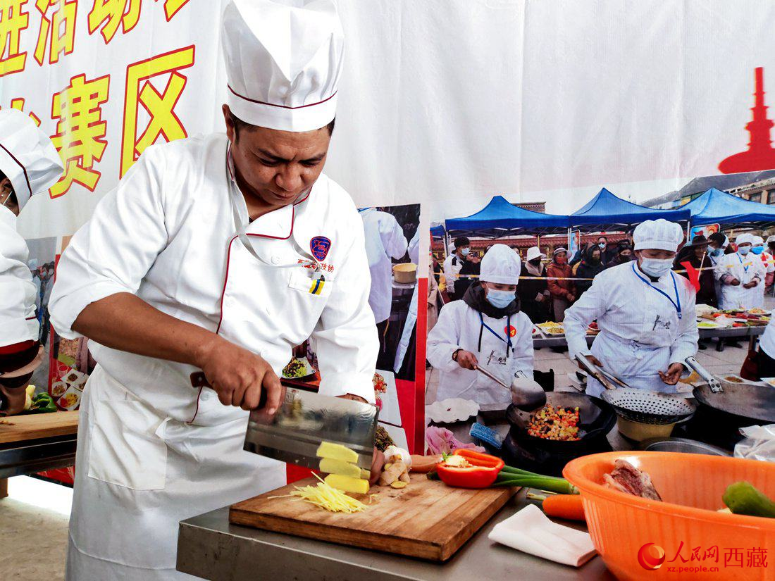 廚藝比拼現(xiàn)場(chǎng)。 人民網(wǎng) 李海霞攝