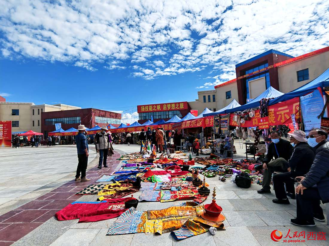 農(nóng)牧民通過(guò)新技能增收。人民網(wǎng) 李海霞攝