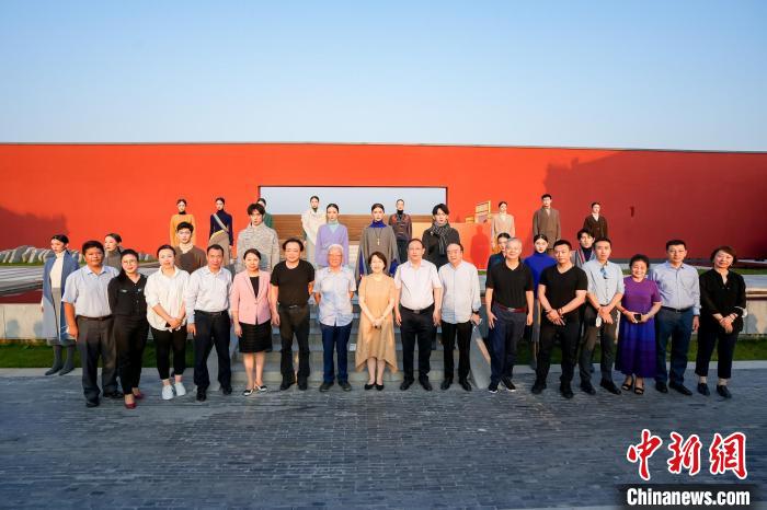 近40套藏式針織系列時裝亮相2022北京時裝周。　北京時裝周供圖