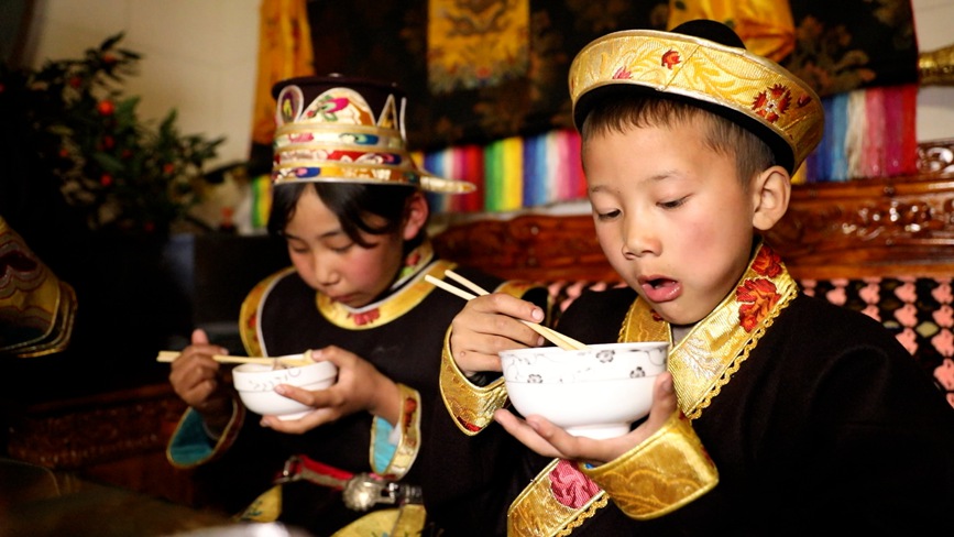 吃“古突”。