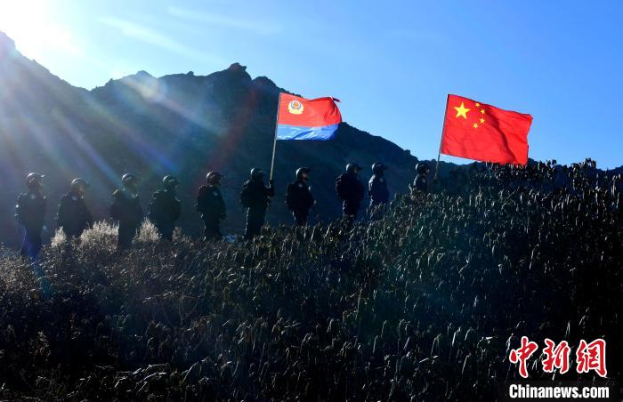 1月6日，移民警察正在乃堆拉巡邏?！±盍?攝