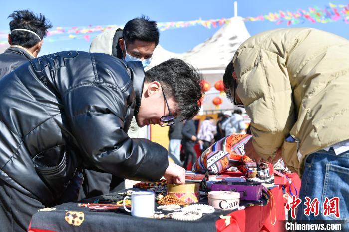 圖為展銷會現(xiàn)場?！∝暩聛硭?攝