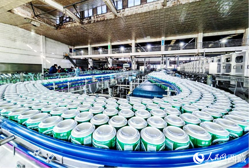 全新升級(jí)的生產(chǎn)線投入使用。人民網(wǎng) 李海霞攝