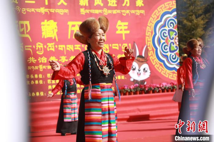 圖為藏歷新年活動(dòng)現(xiàn)場(chǎng)。　張力 攝