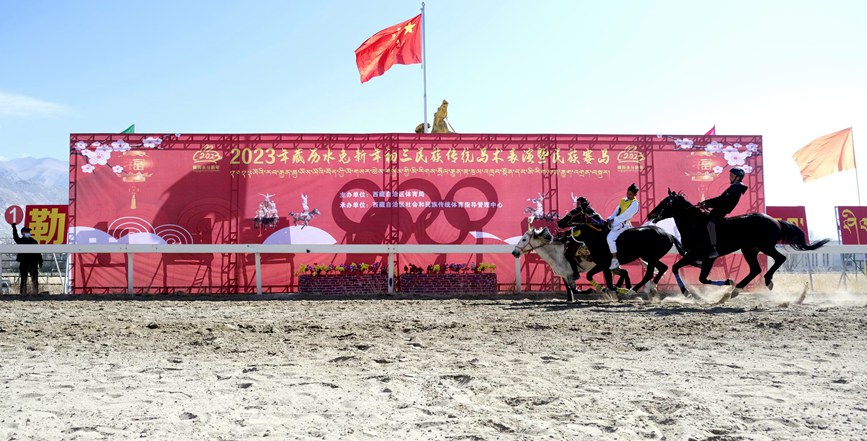藏歷新年，精彩的馬術(shù)表演。潘多攝