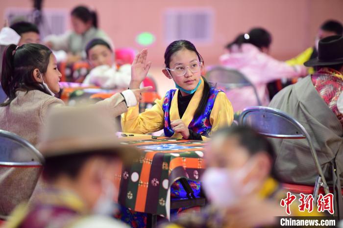 圖為比賽現(xiàn)場(chǎng)?！∝暩聛?lái)松 攝