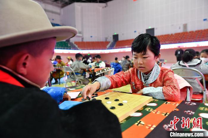 圖為比賽現(xiàn)場(chǎng)?！∝暩聛?lái)松 攝