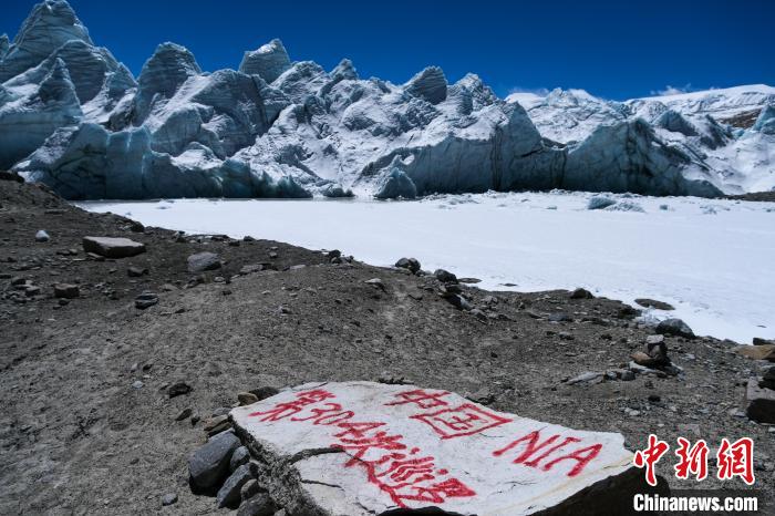 普瑪江塘邊境派出所民輔警巡邏標(biāo)記?！〗w波 攝