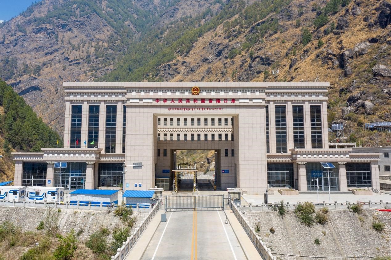 吉隆口岸航拍畫面。人民網(wǎng)記者 唐宋攝