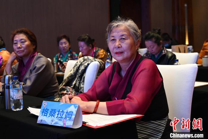 圖為西藏銀發(fā)旅游產(chǎn)品體驗團老年代表?！≮w朗 攝