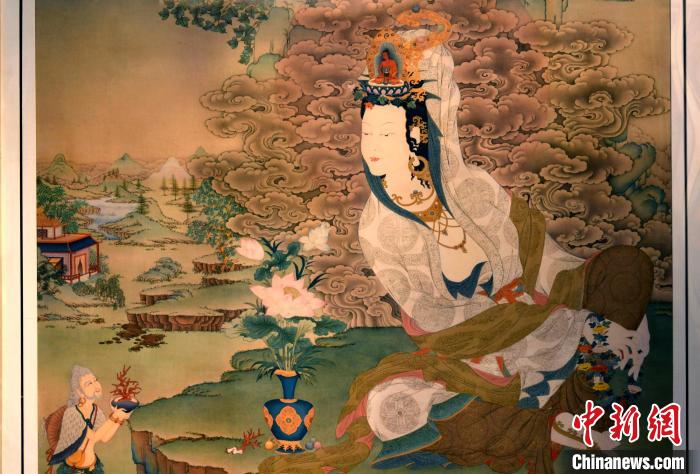 圖為5月16日，展覽中新創(chuàng)唐卡作品《靜息觀音》(局部)?！±盍?攝