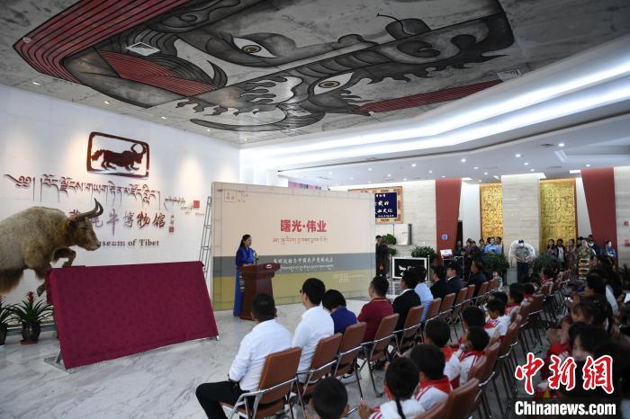 圖為《曙光·偉業(yè)——五四運動與中國共產黨的成立》“七一”特展開幕儀式現(xiàn)場?！∝暩聛硭?攝