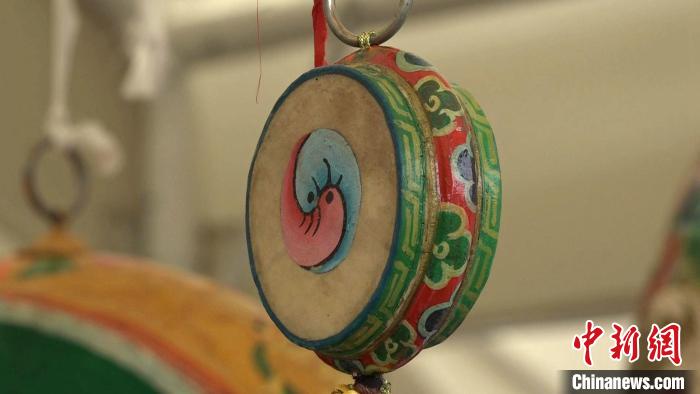 圖為“松贊夜市”里的特色文創(chuàng)產(chǎn)品。　貢桑拉姆 攝