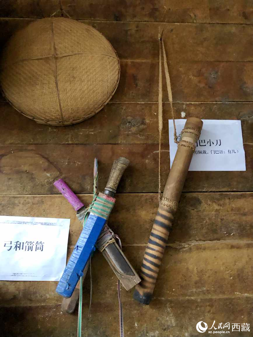 當(dāng)?shù)鬲?dú)具特色的藤竹工藝品。