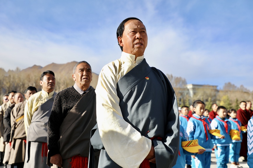 “升國旗、唱國歌”儀式現(xiàn)場。