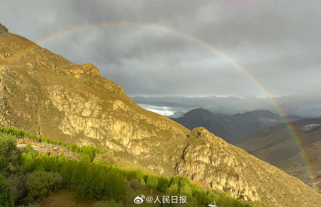 接好運！青藏高原現(xiàn)巨大彩虹橋