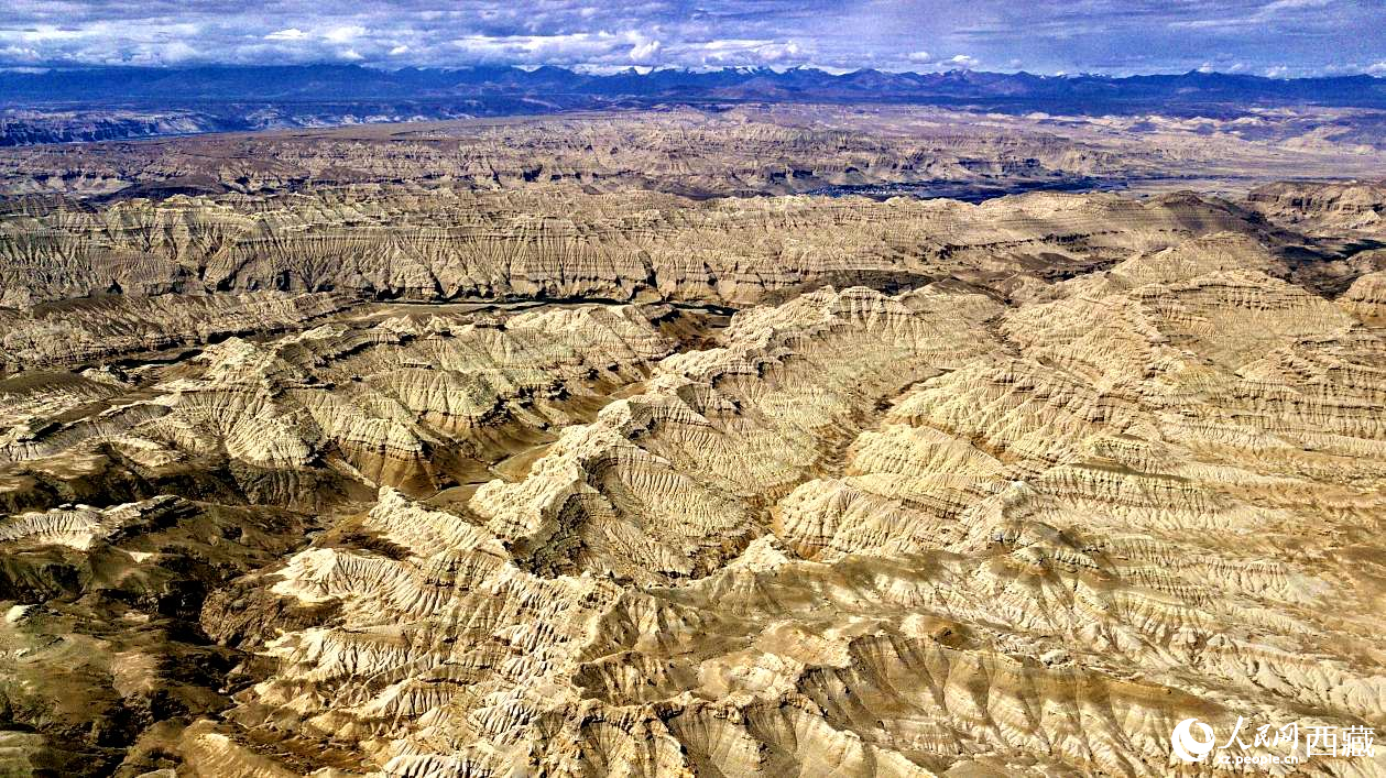 鳥瞰西藏阿里地區(qū)札達(dá)土林國家地質(zhì)公園。