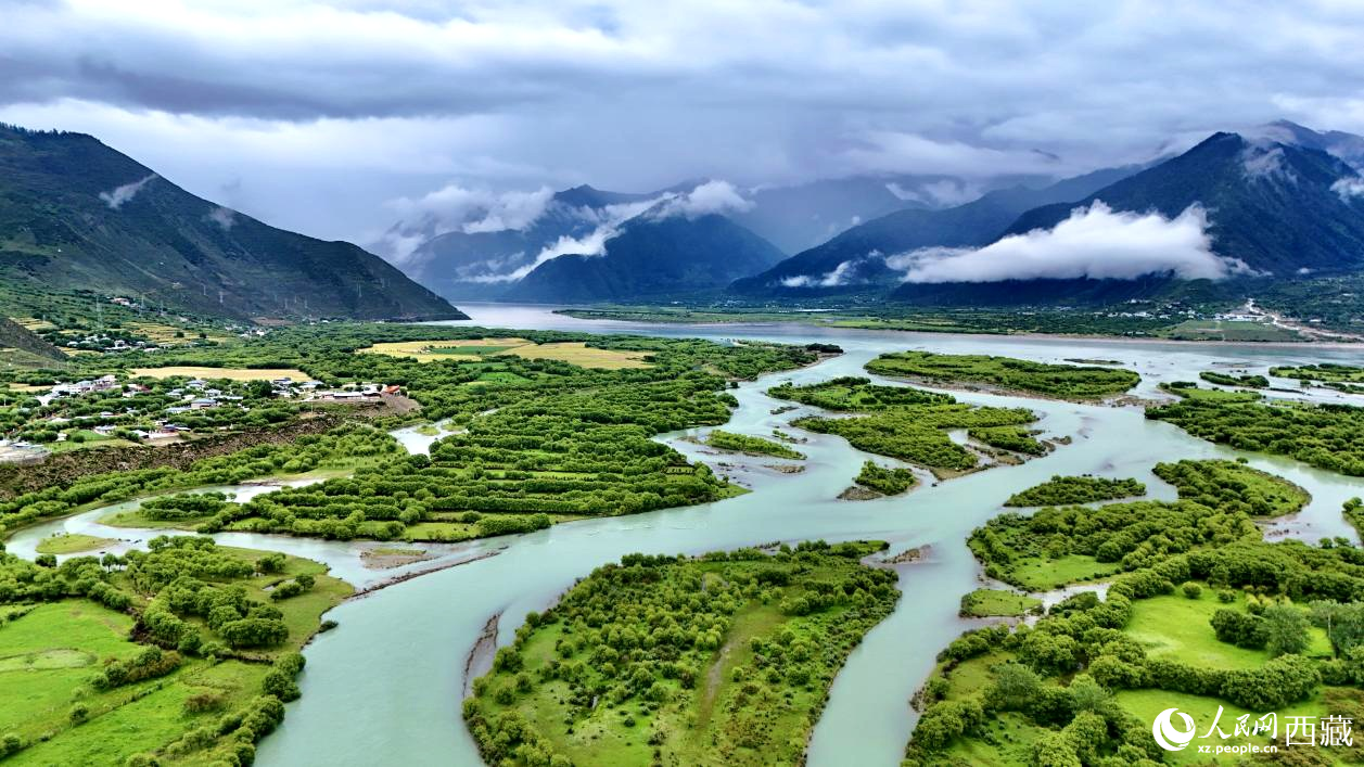 西藏林芝市雅尼國家濕地公園風(fēng)景如畫。