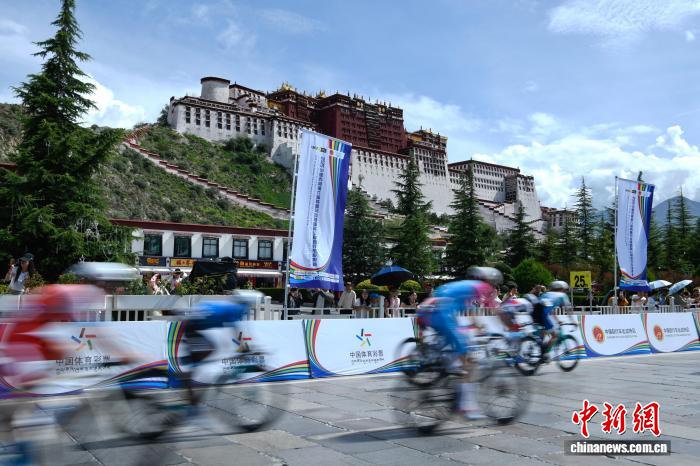 2025中國(guó)西藏第六屆跨喜馬拉雅國(guó)際公路自行車極限賽拉薩賽段完賽