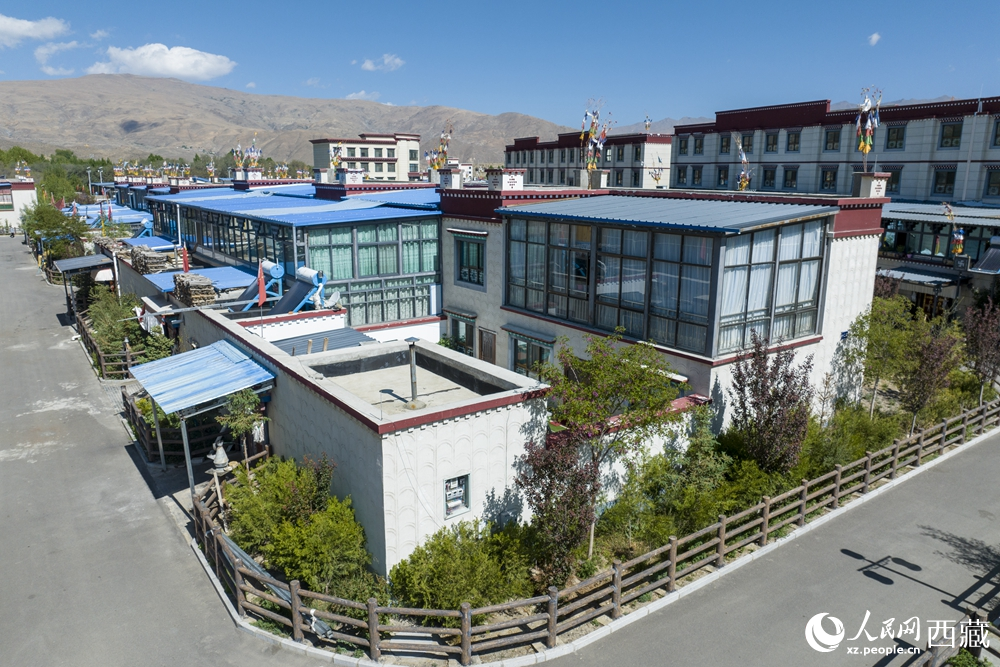 寬敞明亮的藏式民居。人民網(wǎng)記者 次仁羅布攝