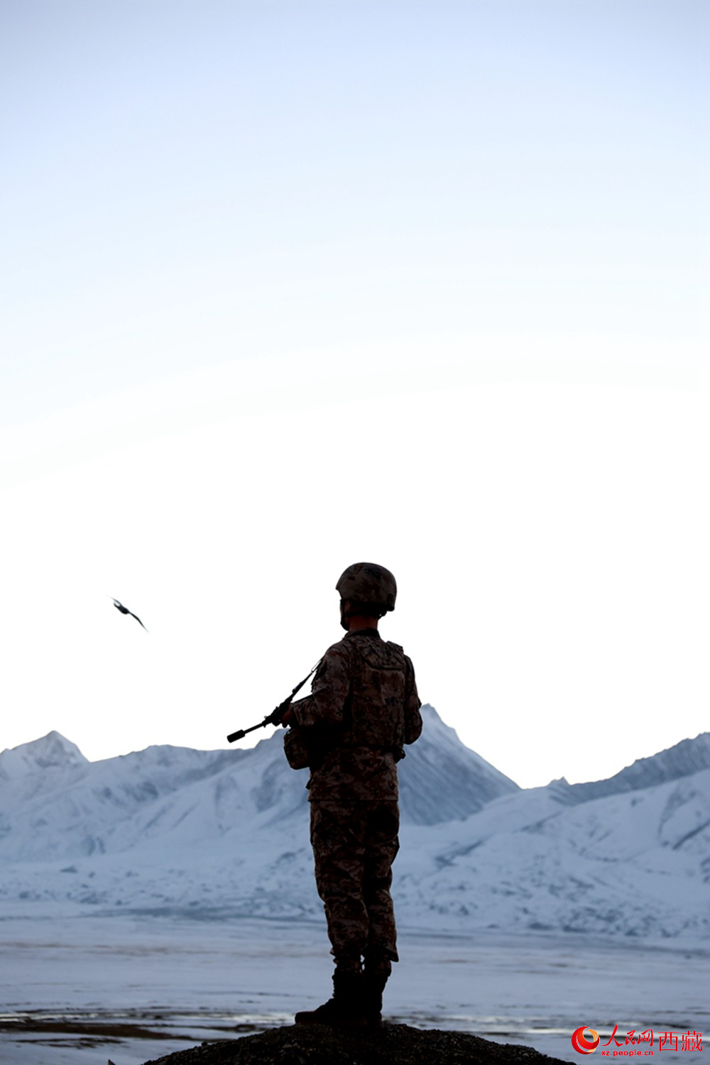 官兵在站崗。人民日?qǐng)?bào)記者 瓊達(dá)卓嘎攝